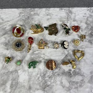 Lot Of 19 Brooches Holiday Animal Floral Lucite Rhinestone Resin